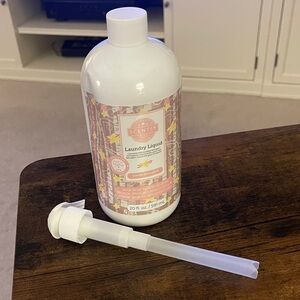 Scentsy Laundry Liquid with Pump Vanilla Barnwood 20 oz